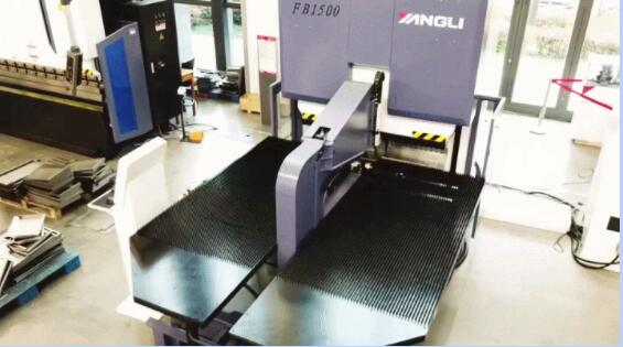揚力集團多臺FB數控多邊折邊中心交付客戶！